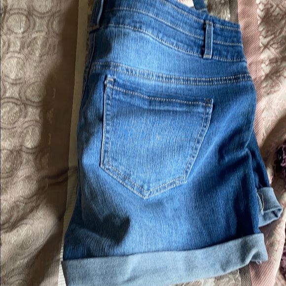 Woman’s/juniors shirts! - Picture 2 of 3